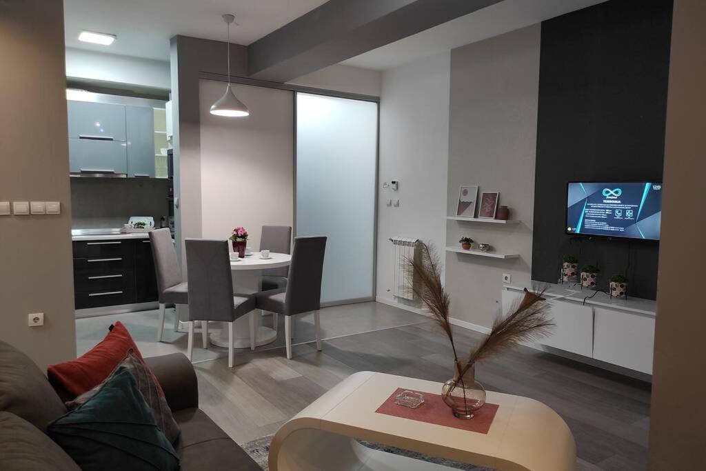 Centar One Apartmant Szkopje Kültér fotó