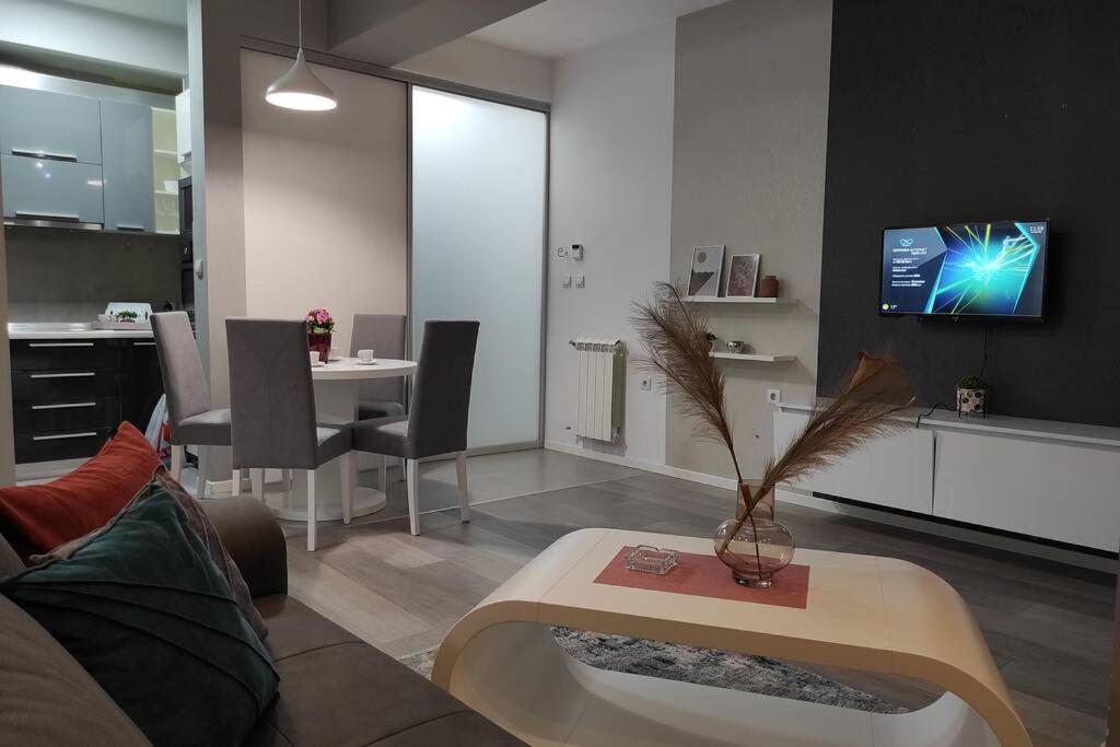 Centar One Apartmant Szkopje Kültér fotó