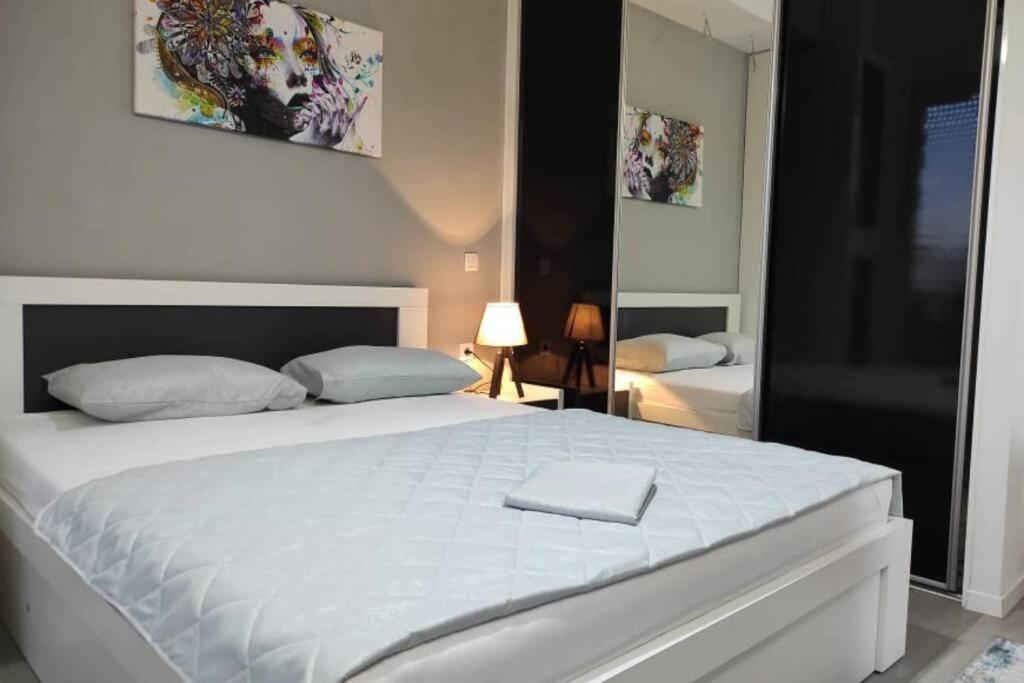 Centar One Apartmant Szkopje Kültér fotó
