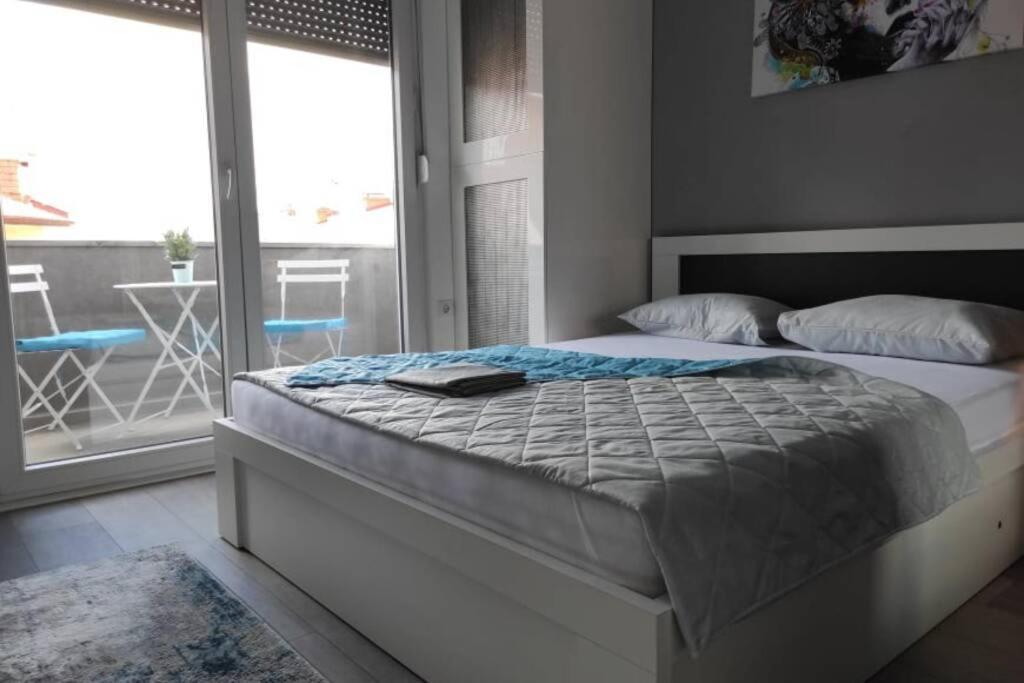 Centar One Apartmant Szkopje Kültér fotó